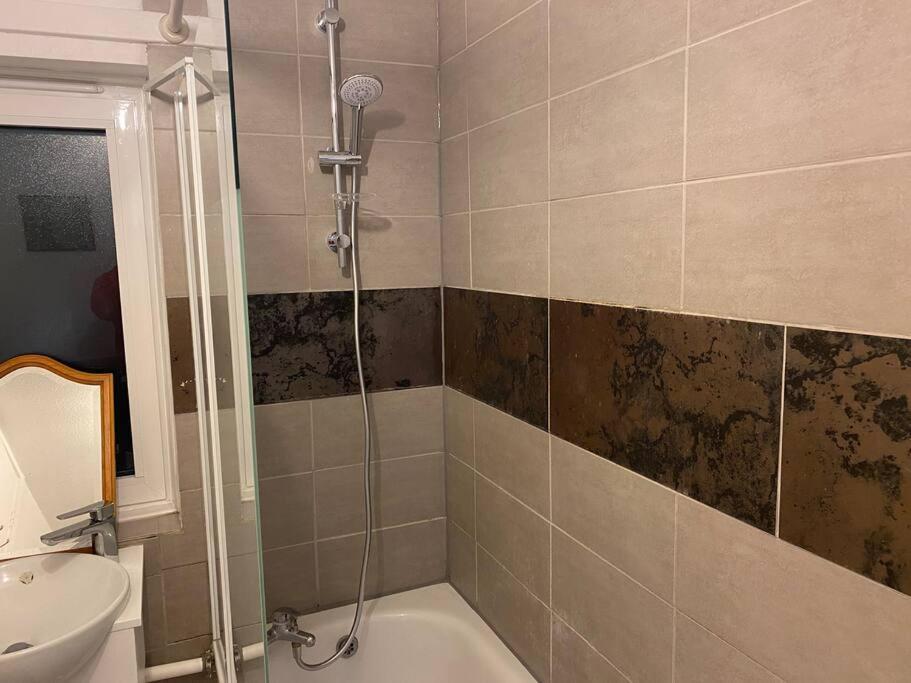 2 Bedroom Flat Camberwell Grove Londra Exterior foto