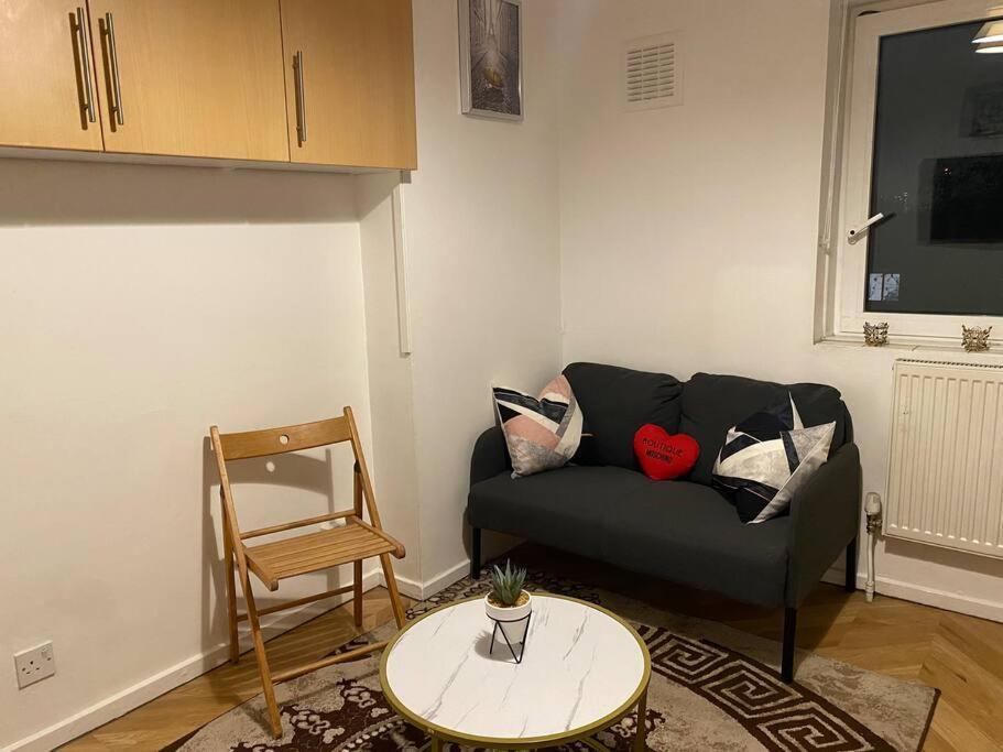 2 Bedroom Flat Camberwell Grove Londra Exterior foto