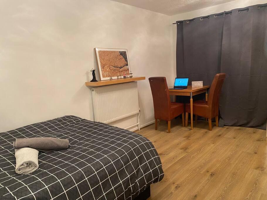 2 Bedroom Flat Camberwell Grove Londra Exterior foto